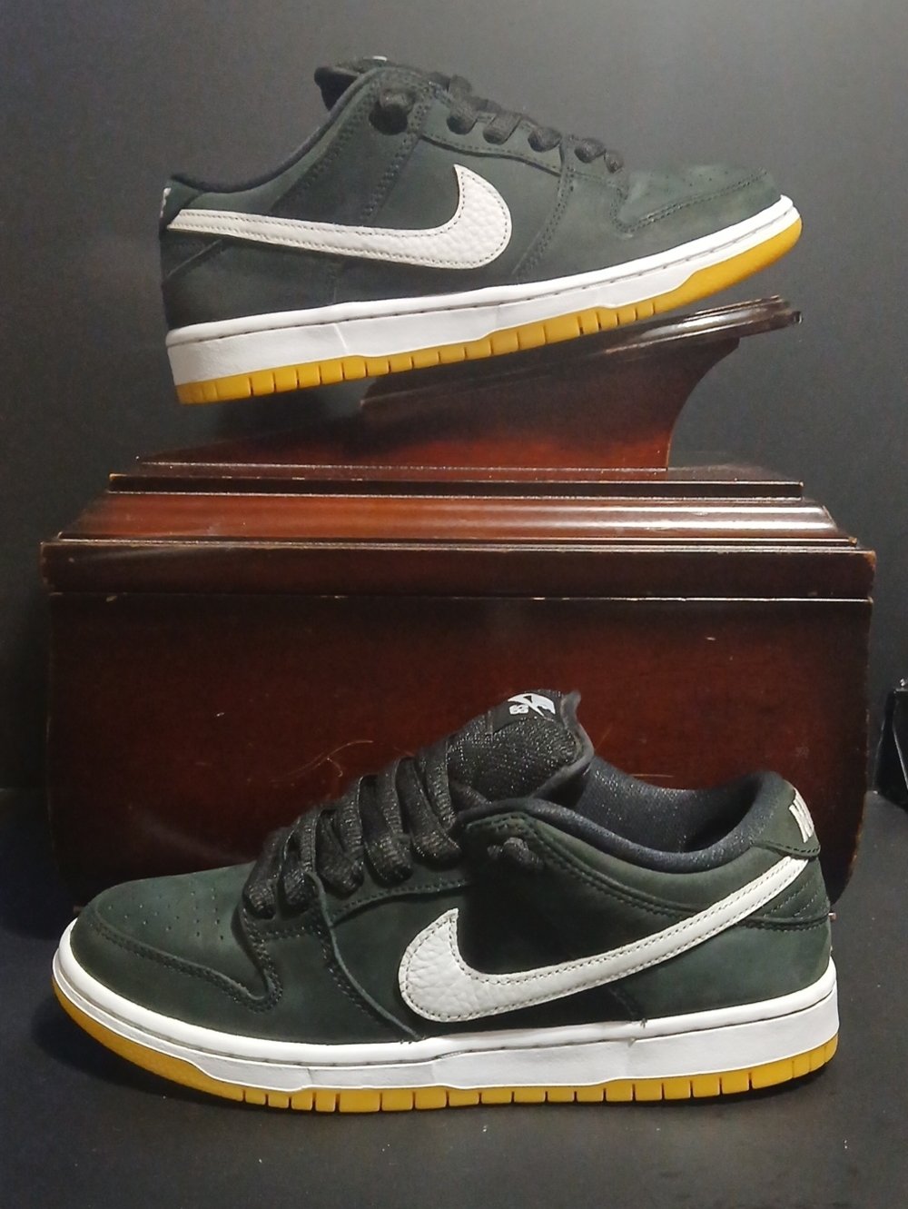 Nike SB Dunk Low Pro   2023.   'BLACK GUM' .Womens Size-6. 100%AUTHENTIC!